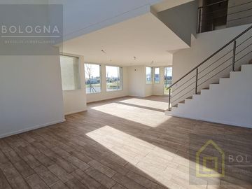 Casa al lago en Puertos del Lago Escobar  Araucarias