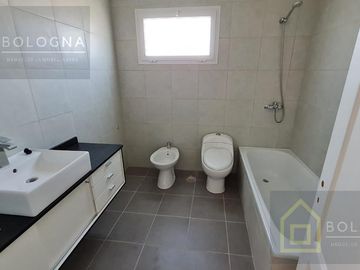 Casa al lago en Puertos del Lago Escobar  Araucarias