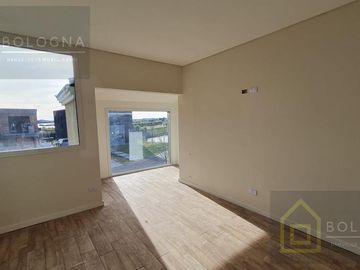 Casa al lago en Puertos del Lago Escobar  Araucarias