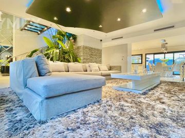 Casa en alquiler en barrio cerrado El Yacht, 4 habitaciones, amarra al agua