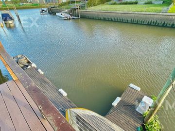 Casa en alquiler en barrio cerrado El Yacht, 4 habitaciones, amarra al agua