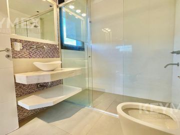 Casa en alquiler en barrio cerrado El Yacht, 4 habitaciones, amarra al agua