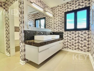 Casa en alquiler en barrio cerrado El Yacht, 4 habitaciones, amarra al agua