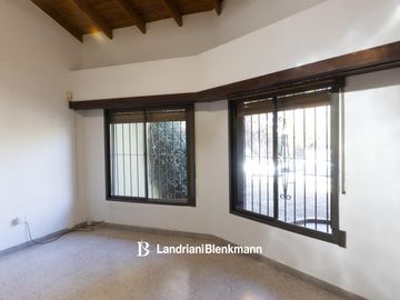Casa con amplio parque en venta Roca 1700, Neuquén