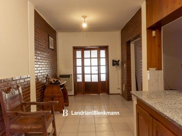 Casa con amplio parque en venta Roca 1700, Neuquén