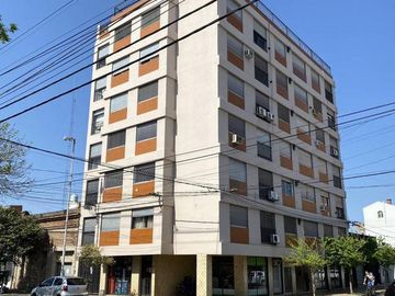 Departamento de tres dormitorios céntrico en venta