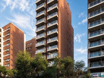 Departamento en venta de 2 dormitorios, en Pellegrini al 2600, barrio Lourdes, Rosario.