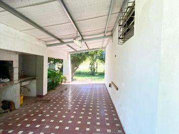 Casa quinta en Venta. 3 ambientes. Sup. de 1.523 m2 totales. Zárate