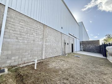 Deposito de 735 m2 en Alquiler - Benavidez