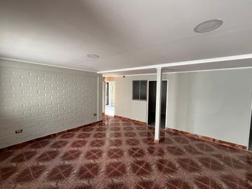 SE VENDA CASA A DIEZ MIN A METRO C CARO SOLO CONTADO