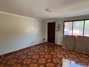SE VENDA CASA A DIEZ MIN A METRO C CARO SOLO CONTADO