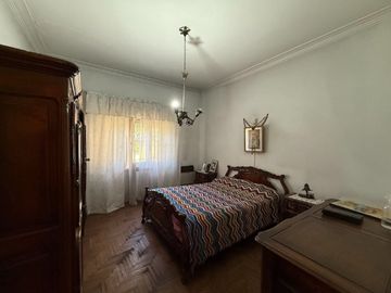 CASA CON LOCAL AL FRENTE EN ADROGUE Y GRAN TERRENO