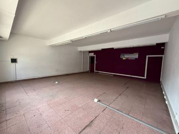 CASA CON LOCAL AL FRENTE EN ADROGUE Y GRAN TERRENO