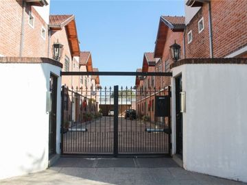 VENTA DUPLEX 3 AMB C PATIO Y COCHERA APTO CREDITO