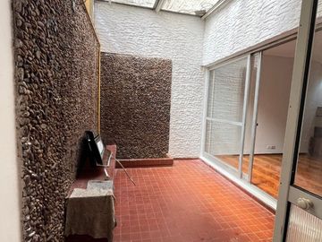 Dpto de 2 dorm. +comodín con quincho y parrilla