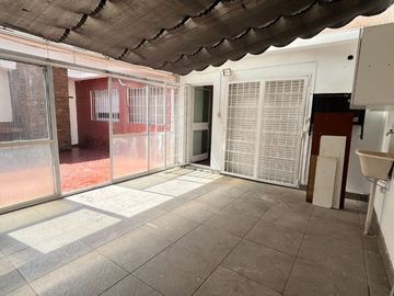 Dpto de 2 dorm. +comodín con quincho y parrilla