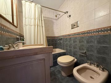 Depto 4 amb en venta c/cochera en Gerli