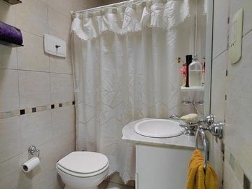 Venta Casa 3 ambientes con local al frente, quincho y jardín -  San Martín