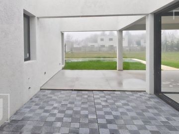 Casa en Venta | San Sebastián Área 1 | 3 Dormitorios | Pileta | A Estrenar