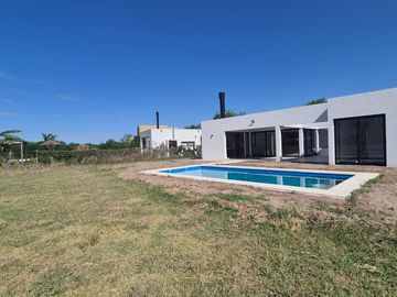 Casa en Venta | San Sebastián Área 1 | 3 Dormitorios | Pileta | A Estrenar