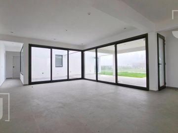 Casa en Venta | San Sebastián Área 1 | 3 Dormitorios | Pileta | A Estrenar