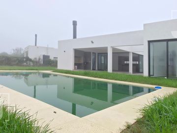 Casa en Venta | San Sebastián Área 1 | 3 Dormitorios | Pileta | A Estrenar