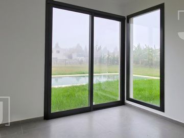 Casa en Venta | San Sebastián Área 1 | 3 Dormitorios | Pileta | A Estrenar