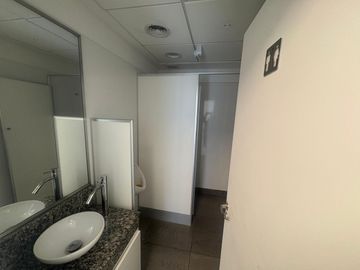 ALQUILER DE LOCAL COMERCIAL DE 180M2 EN DISTRITO TECNOLOGICO DE PARQUE PATRICIOS | APTO GASTRONOMICO