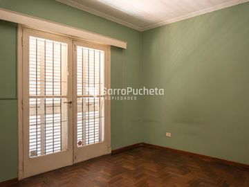 Venta casa con gran lote en área central en Haedo Norte