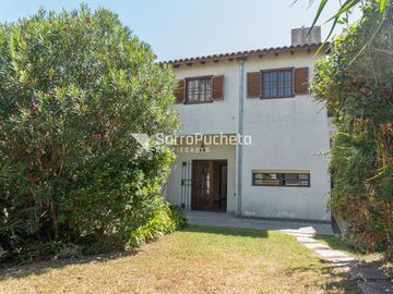 Venta casa con gran lote en área central en Haedo Norte