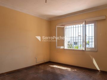 Venta casa con gran lote en área central en Haedo Norte