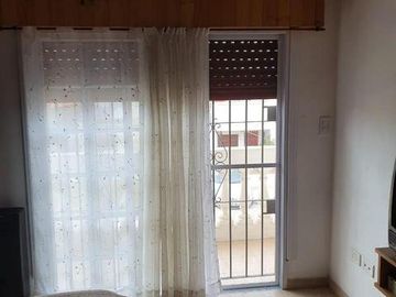 CHALET CON COCHERA PASANTE Y GALPÓN/TALLER EN LANUS