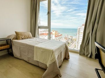 Venta, departamento 3 ambientes con cochera y vista al mar, Royal Park, La Perla