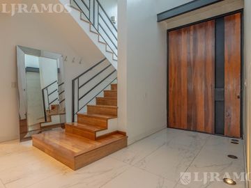 Casa con 4 dormitorios en venta y/o alquiler en Barbarita