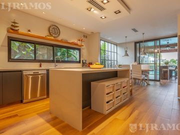 Casa con 4 dormitorios en venta y/o alquiler en Barbarita