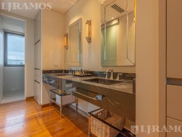 Casa con 4 dormitorios en venta y/o alquiler en Barbarita