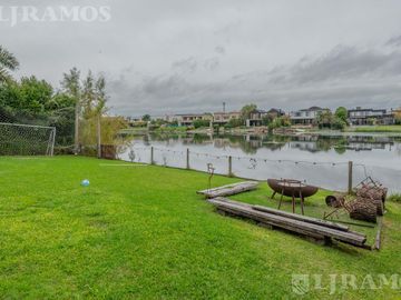 Casa con 4 dormitorios en venta y/o alquiler en Barbarita