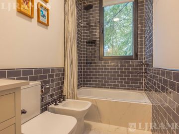 Casa con 4 dormitorios en venta y/o alquiler en Barbarita
