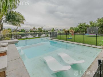 Casa con 4 dormitorios en venta y/o alquiler en Barbarita