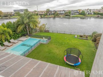 Casa con 4 dormitorios en venta y/o alquiler en Barbarita