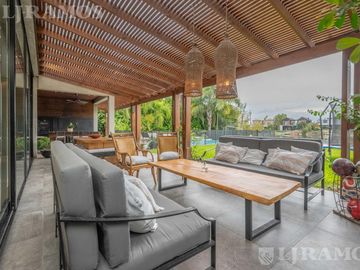 Casa con 4 dormitorios en venta y/o alquiler en Barbarita