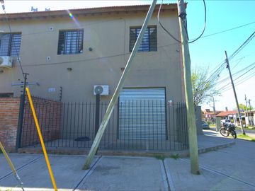 Venta en block de Local comercial y departamentos en Ciudad Evita - Inversion para renta