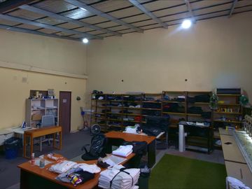 Venta en block de Local comercial y departamentos en Ciudad Evita - Inversion para renta