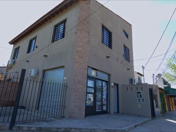 Venta en block de Local comercial y departamentos en Ciudad Evita - Inversion para renta
