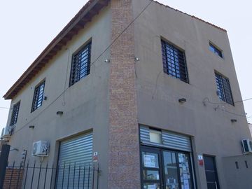 Venta en block de Local comercial y departamentos en Ciudad Evita - Inversion para renta