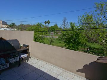 Venta en block de Local comercial y departamentos en Ciudad Evita - Inversion para renta