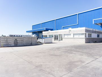 ALQUILER NAVE INDUSTRIAL DE 4.300 M2 - ZARATE