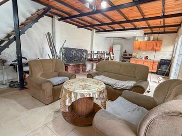 CASA MULTIFAMILIAR 7AMB + CASA 4AMB EN VENTA