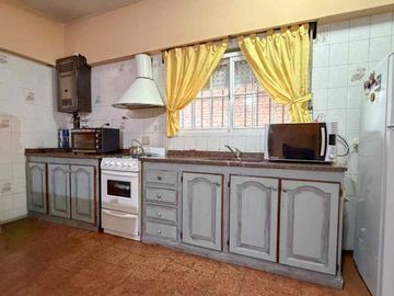 CASA MULTIFAMILIAR 7AMB + CASA 4AMB EN VENTA