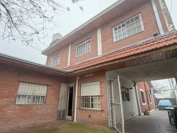 CASA MULTIFAMILIAR 7AMB + CASA 4AMB EN VENTA